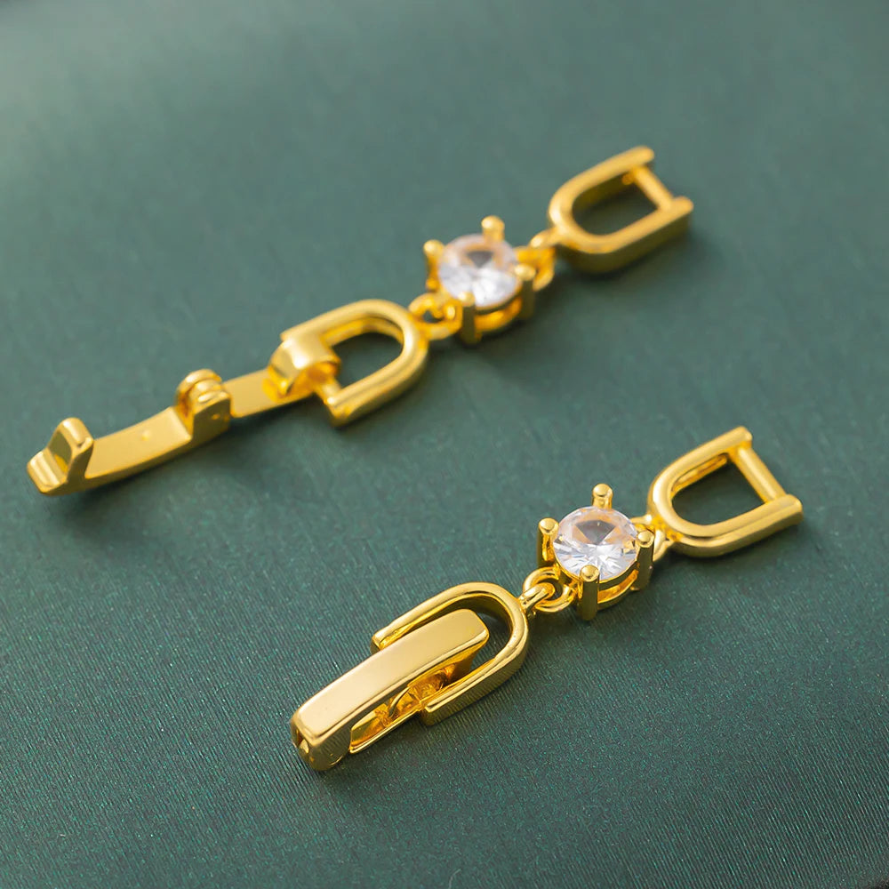 Set of 5 Geometric Clasps With a modern and sophisticated design, these geometric clasps are ideal for complementing elegant and stylish looks.
