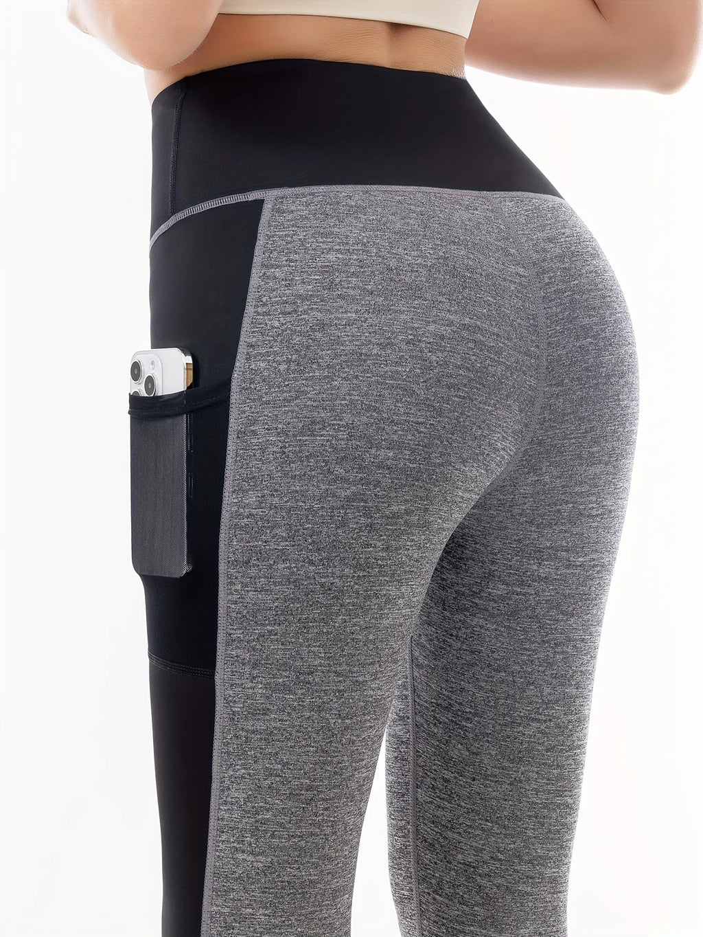 Women's Two-Tone Fitness Leggings High-waisted leggings in a two-tone design (gray and black), combining style and comfort. Perfect for workouts and casual wear, with stretchy fabric that ensures freedom of movement.