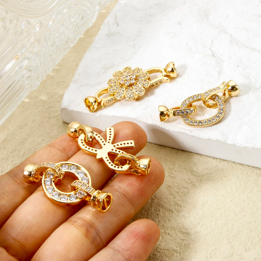 Gold Magnetic Clasps for Jewelry A set of gold-plated magnetic clasps with elegant and varied designs (circle, oval, flower, and bow). Ideal for necklaces and bracelets, they ensure practicality and a sophisticated finish to your handmade pieces.