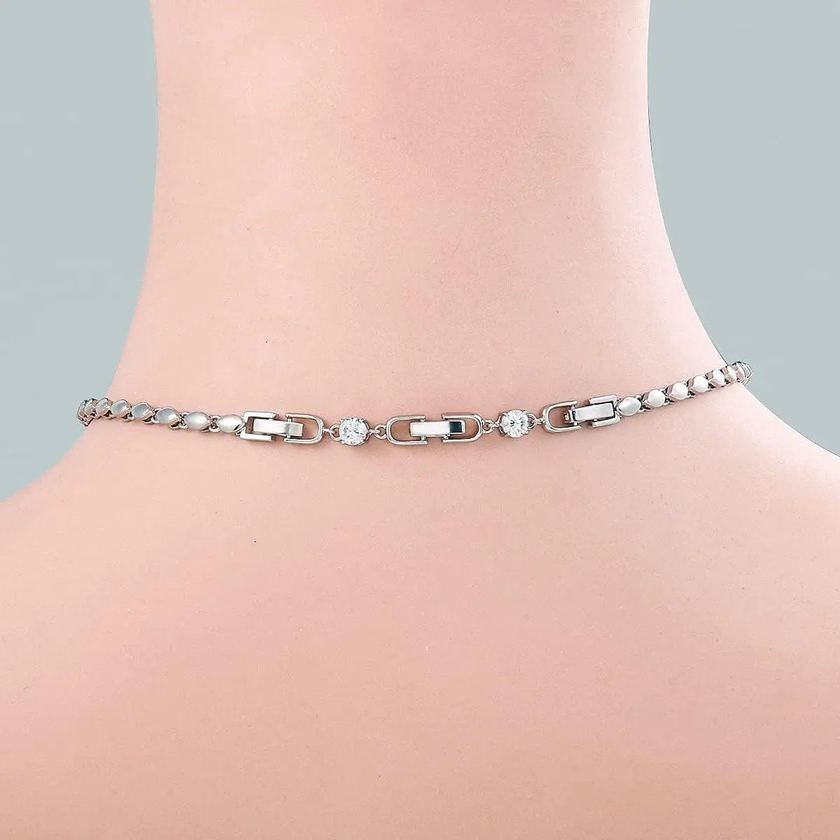 Set of 5 Geometric Clasps With a modern and sophisticated design, these geometric clasps are ideal for complementing elegant and stylish looks.
