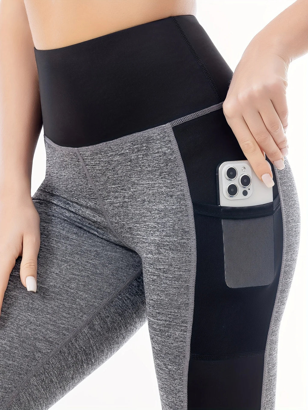 Women's Two-Tone Fitness Leggings High-waisted leggings in a two-tone design (gray and black), combining style and comfort. Perfect for workouts and casual wear, with stretchy fabric that ensures freedom of movement.