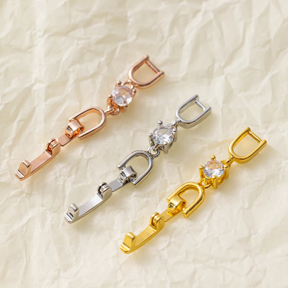 Set of 5 Geometric Clasps With a modern and sophisticated design, these geometric clasps are ideal for complementing elegant and stylish looks.