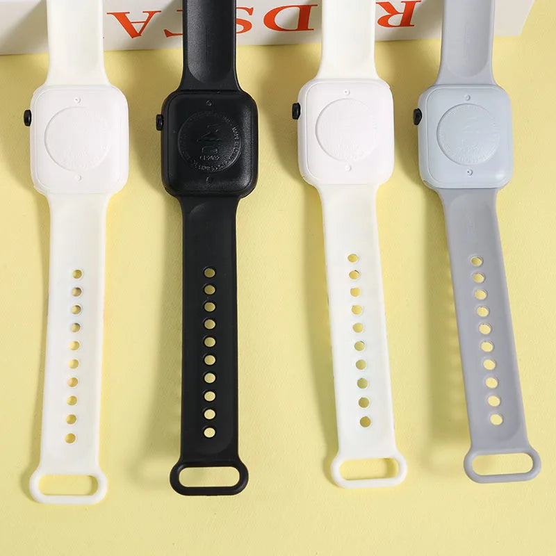 Printed Children's Watch Fun and stylish, this digital children's watch comes with a strap printed with cute characters, perfect for accompanying children's daily lives with lots of color and joy.