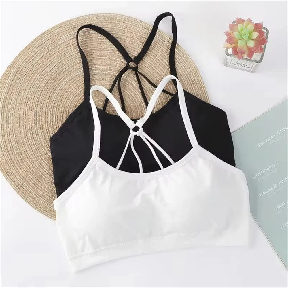 Strappy Bra – Comfort and Style  This bra, with a modern and elegant design, combines comfort and style for your everyday life. Its strappy design, with interlaced straps at the back, provides a unique look.