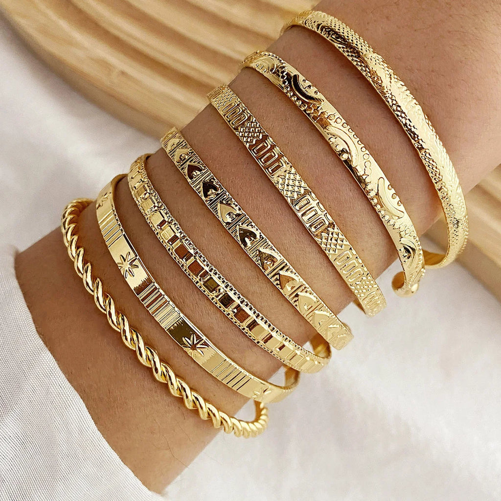 Composed of 7 gold punk bracelets for women, street fashion, gothic heart prints, metal design, open bracelet, fashion jewelry