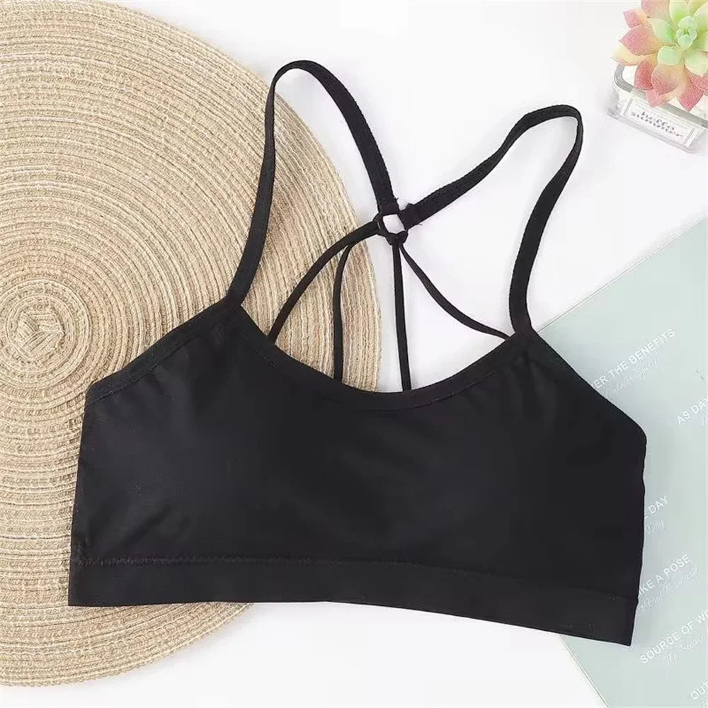 Strappy Bra – Comfort and Style  This bra, with a modern and elegant design, combines comfort and style for your everyday life. Its strappy design, with interlaced straps at the back, provides a unique look.