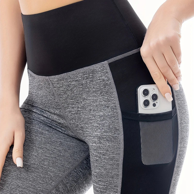 Women's Two-Tone Fitness Leggings High-waisted leggings in a two-tone design (gray and black), combining style and comfort. Perfect for workouts and casual wear, with stretchy fabric that ensures freedom of movement.