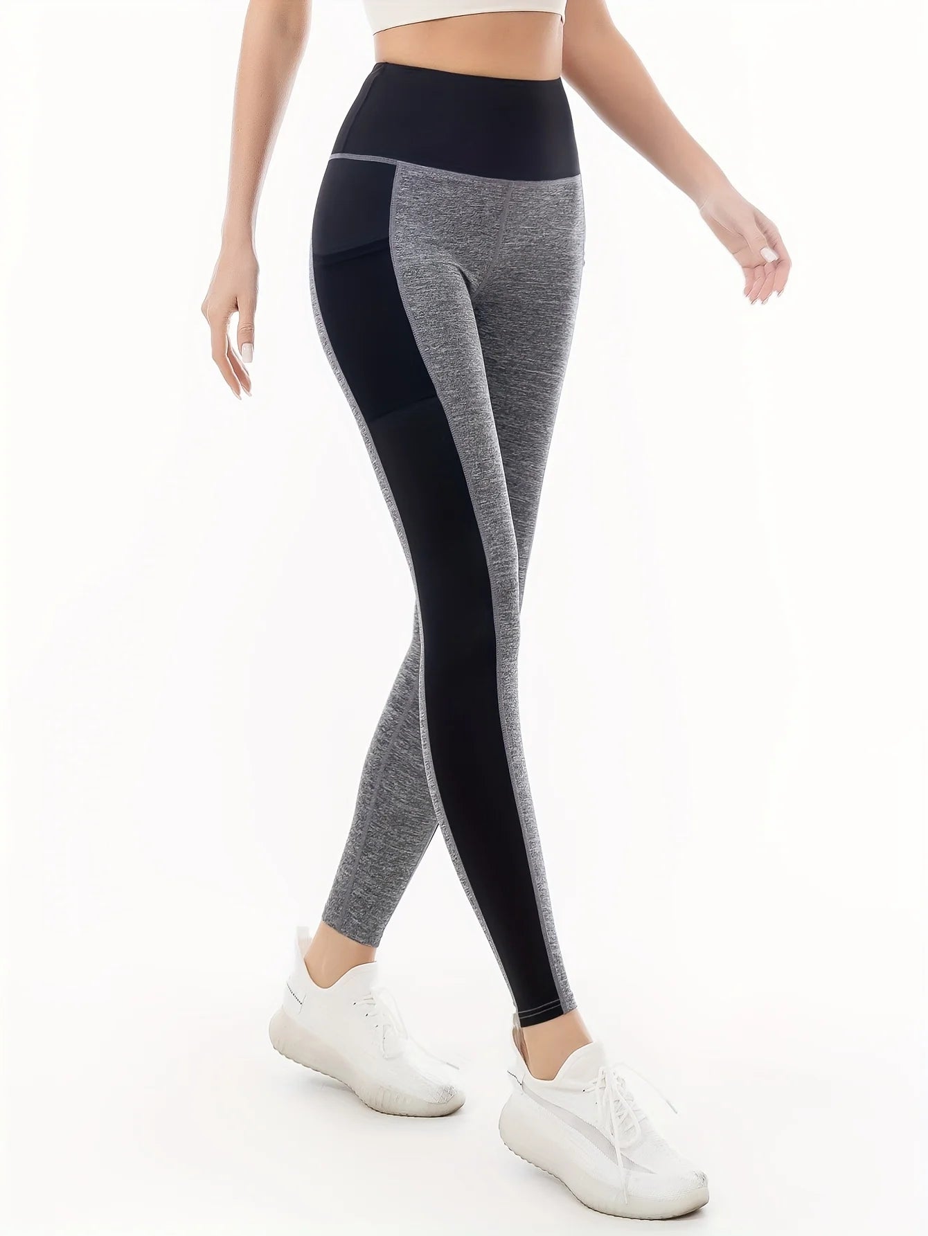 Women's Two-Tone Fitness Leggings High-waisted leggings in a two-tone design (gray and black), combining style and comfort. Perfect for workouts and casual wear, with stretchy fabric that ensures freedom of movement.